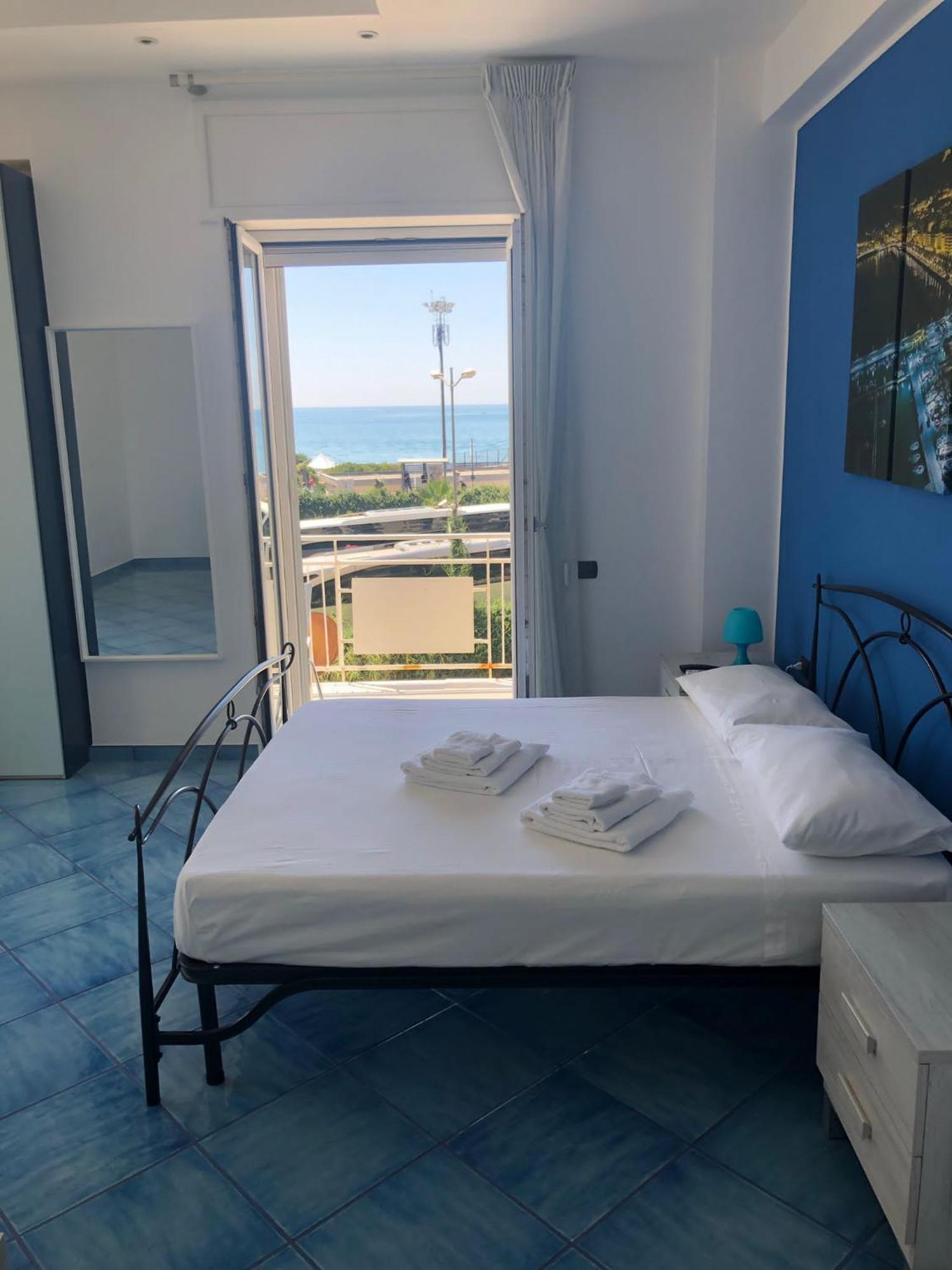 Hotel Blue Sea Salerno Exterior foto